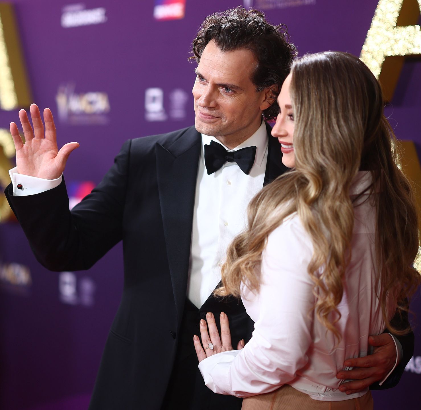 Rzadki widok. Henry Cavill zabrał ukochaną na ściankę