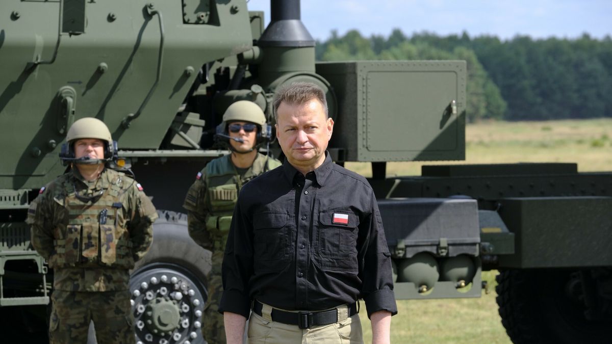 Mariusz B?aszczak na poligonie w Toruniu
28.07.2023 TORUN WYRZUTNIE HIMARS M142 NA POLIGONIE W TORUNIU PODPISANIE AKTU UTWORZENIA AKADEMI HIMARS PRZEZ MINISTRA OBRONY NARODOWEJ MARIUSZA BLASZCZAKA
WOJSKO HIMARS POLIGON BLASZCZAK
NA ZDJECIU MINISTER OBRONY NARODOWEJ MARIUSZ BLASZCZAK FOT. GRZEGORZ OLKOWSKI / POLSKA PRESS