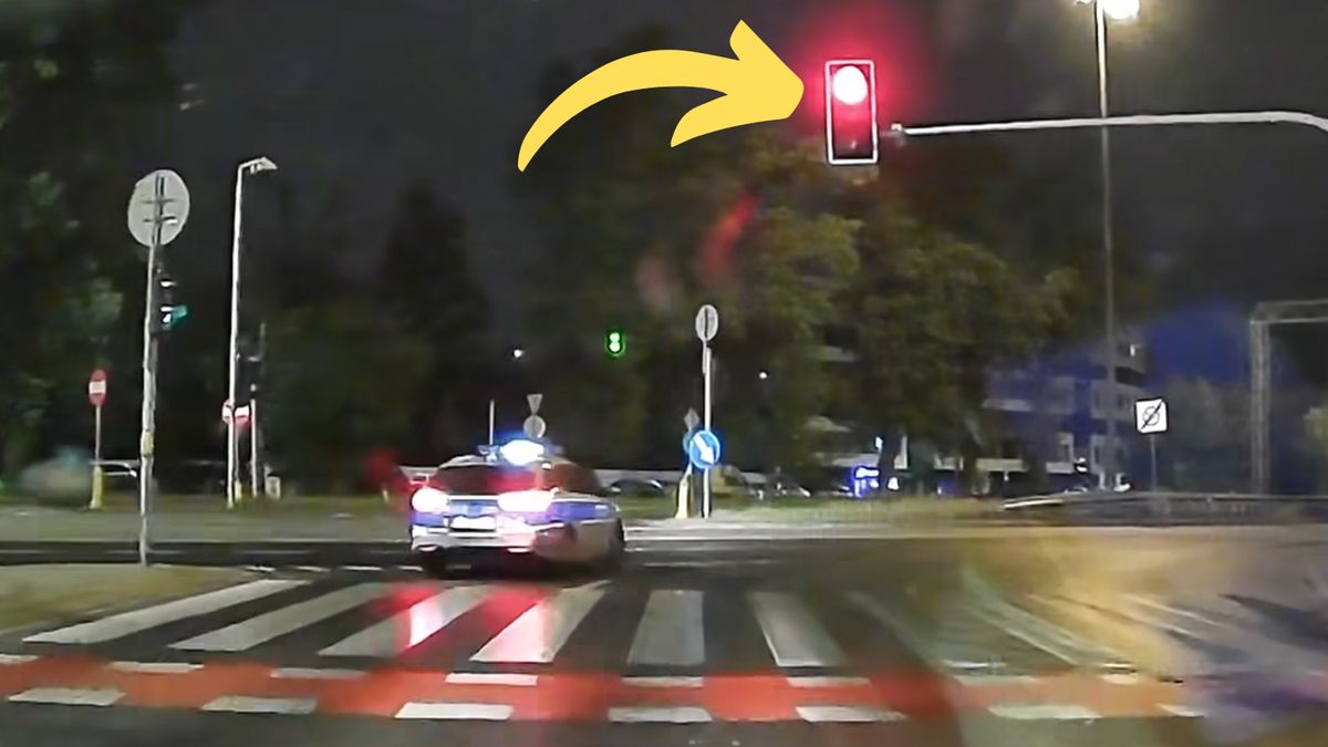 Radiowóz przejechał przez skrzyżowanie mimo czerwonego świata 