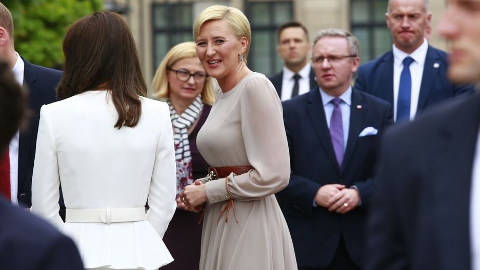 Najlepsze kreacje Agaty Dudy. Co założyła na ślub córki?