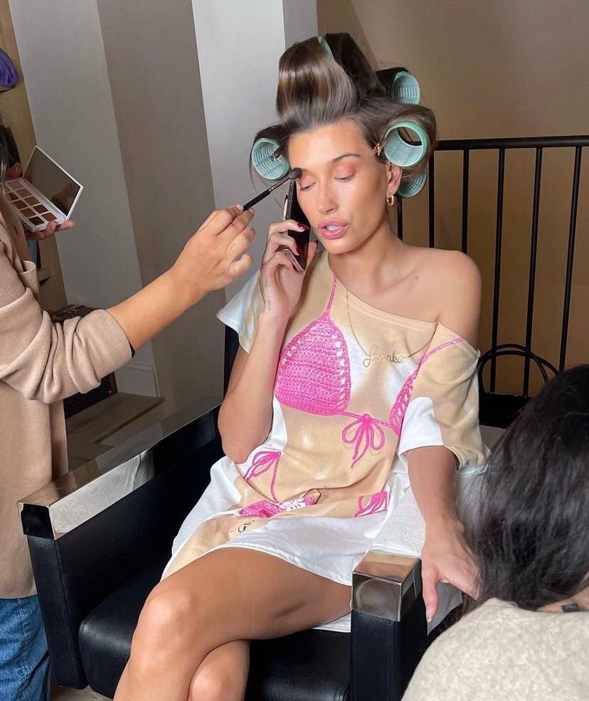 Hailey Bieber 