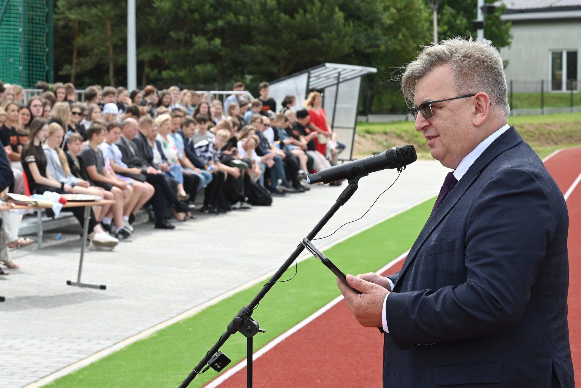 Wszyscy byli pod wrażeniem inwestycji i tego, że zrealizowano je w dużo szybszym czasie niż zakładano. Zadowolenia nie ukrywał starosta powiatu kieleckiego Tomasz Pleban, który z dumą przyznał, że inwestycje zostały wykonane w błyskawicznym tempie, a ich jakość spełnia najwyższe standardy.