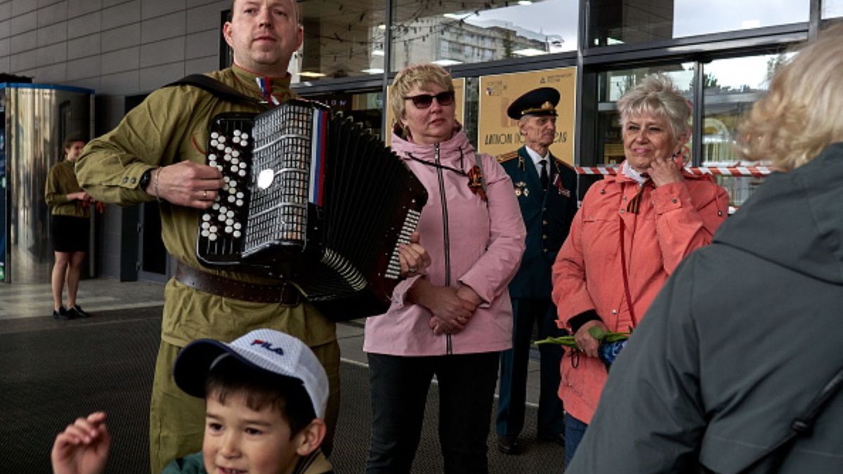 Rosjanki łączą siły i wspierają synów, braci, mężów i wnuków, którzy walczą na froncie  