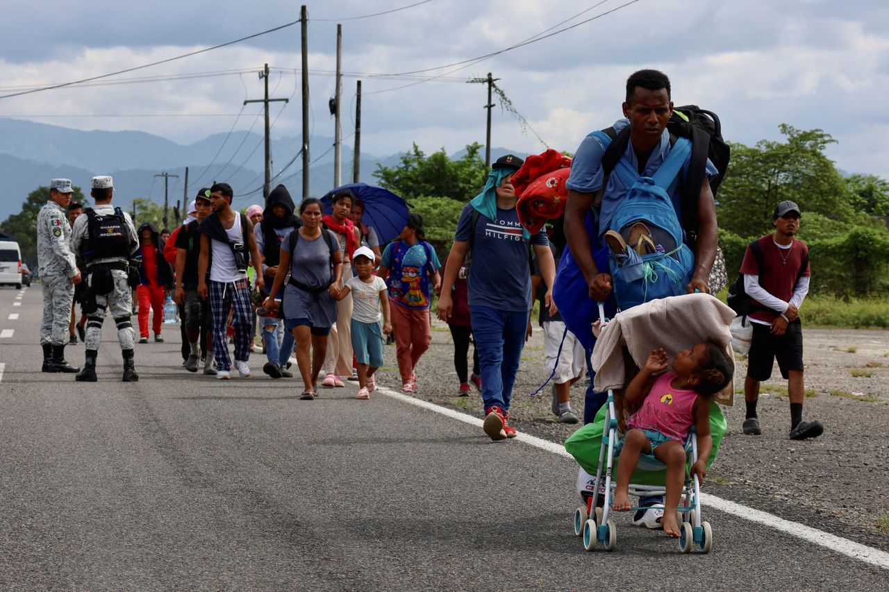 Migrant caravan races to beat Trump inauguration deadline