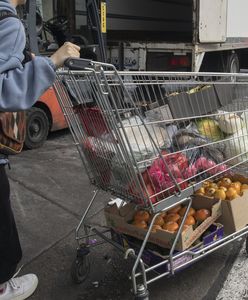 Litwini przyjechali na zakupy do Polski. To wykupują przed świętami