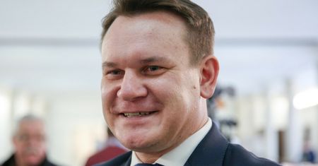 Dominik Tarczyński z PiS chwali się metamorfozą: "MINUS 12 KILOGRAMÓW" (FOTO)