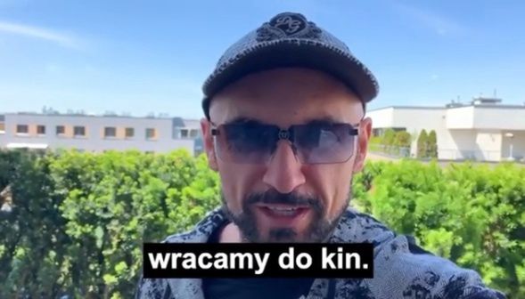 Patryk Vega zachęca (?) fanów do seansu jego najnowszego filmu