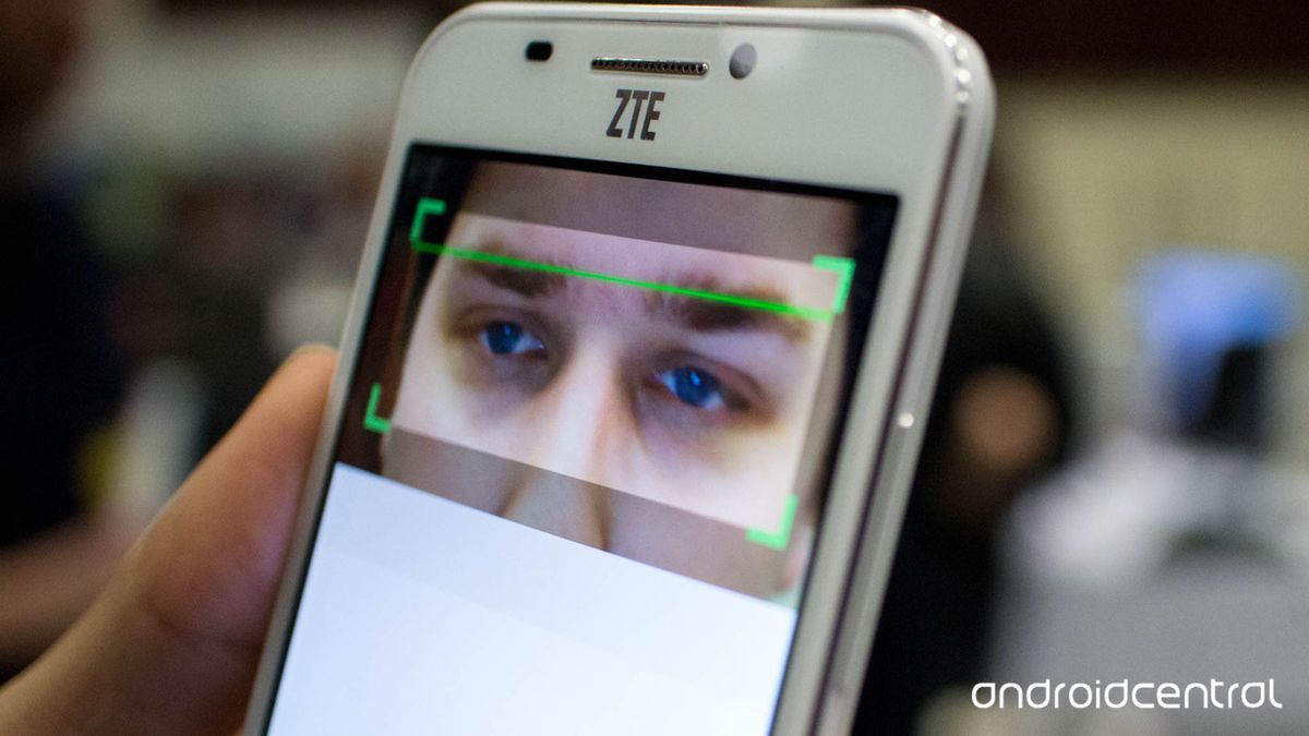 Ten telefon odblokujesz skanując swoje oczy. Oto ZTE Grand S3 1