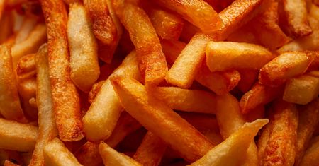 Domowe frytki jak z restauracji. Sekretem tani składnik