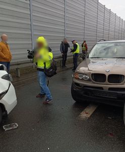 Pościg na ulicach Warszawy. Rozbite samochody i dwóch zatrzymanych