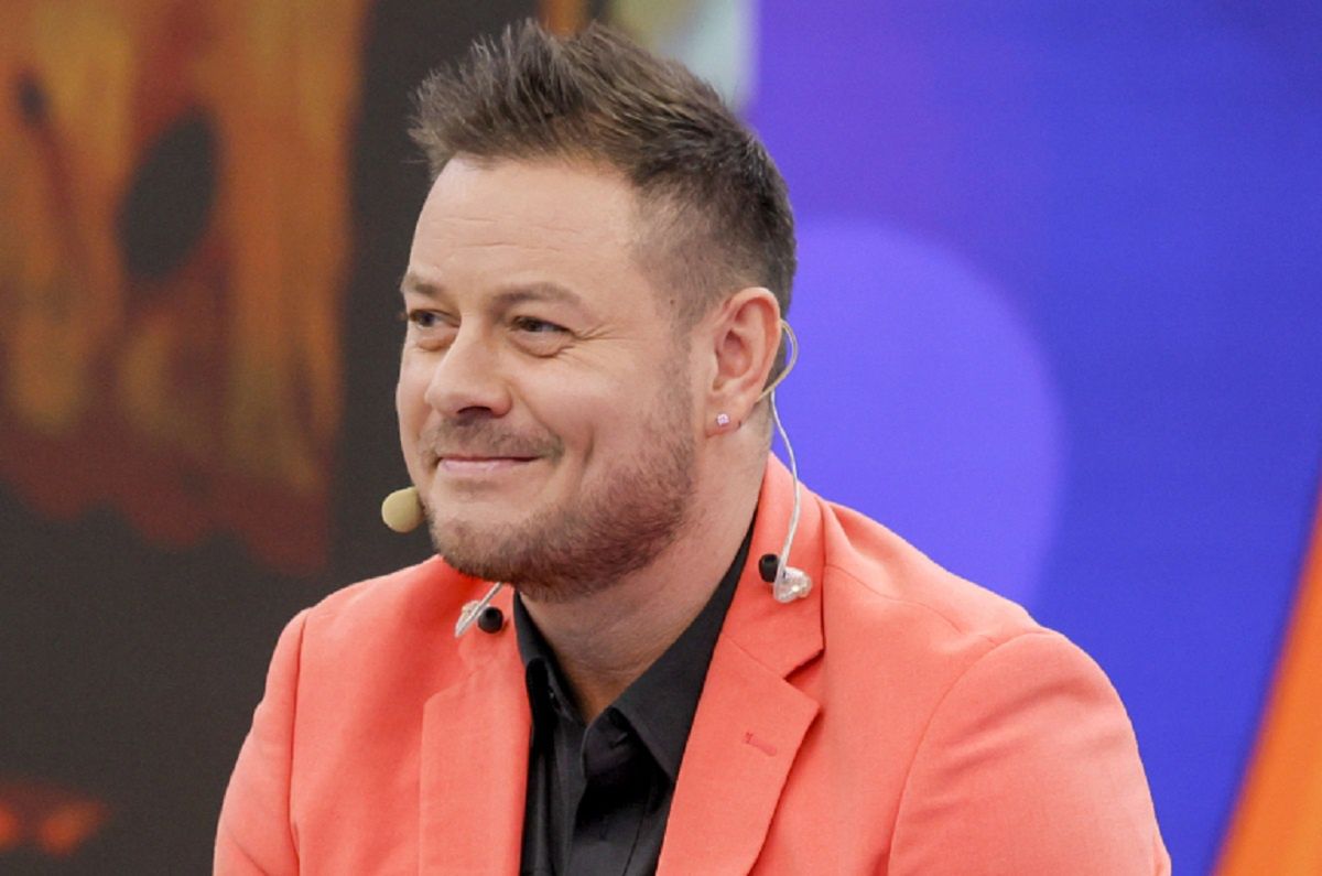 Bartek Wrona w "halo tu Polsat"