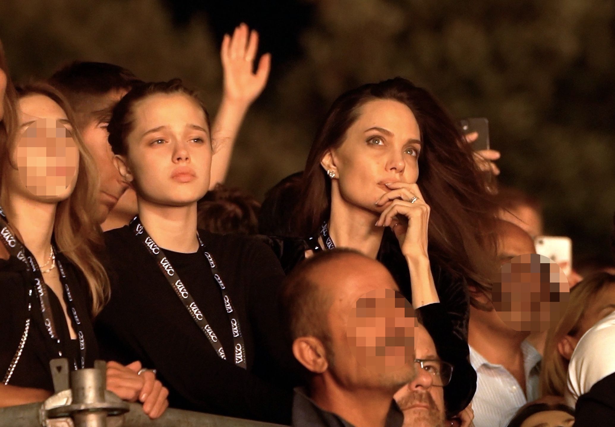 Angelina Jolie z Shiloh bawi się na koncercie Maneskin w Rzymie