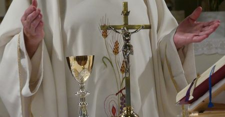 Jak pandemia wpłynęła na życie religijne Polaków. Raport ISKK