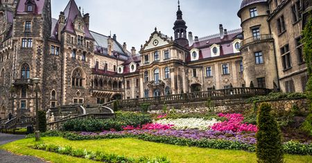 Polski Hogwart z 99 wieżami. Niezwykłe miejsce, które każdy powinien odwiedzić