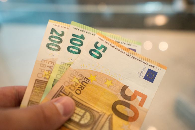 Kursy walut NBP 11.02.2020 Czwartkowy kurs euro, funta, dolara i franka szwajcarskiego