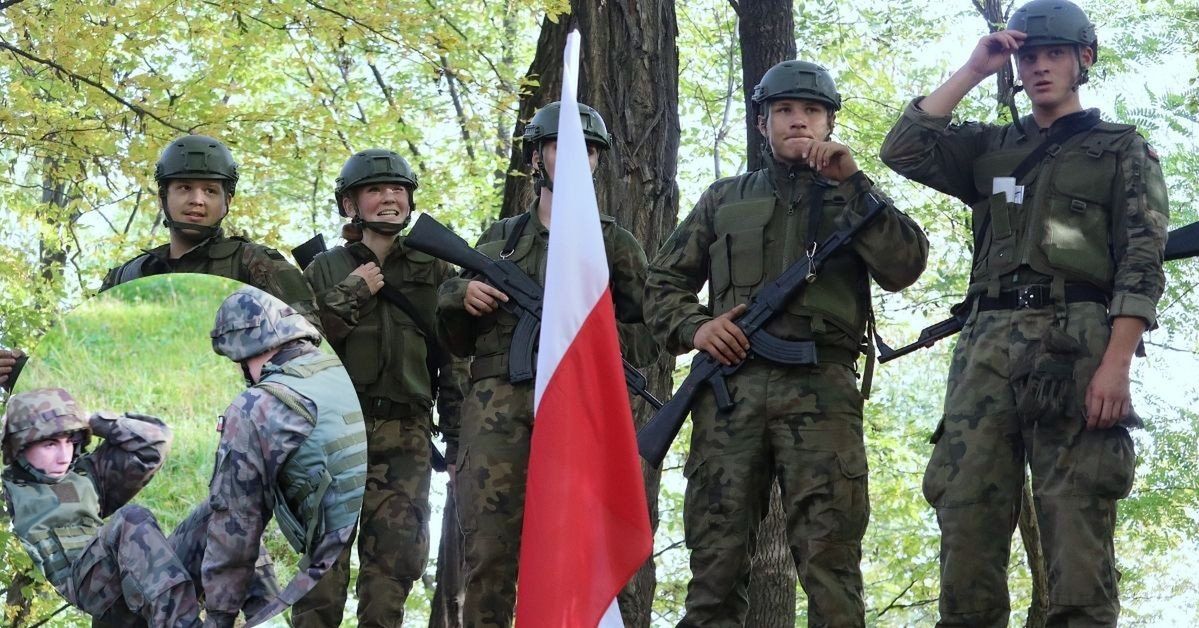 Oświęcim: Kadeci klas mundurowych walczyli o Puchar Szefa WCR Oświęcim. Liczyła się sprawność fizyczna, orientacja w terenie i celne oko