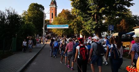 Pielgrzymka do Wąwolnicy 2022. W sobotę utrudnienia związane z przejściem pielgrzymów przez miasto