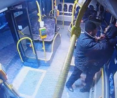 Atak na 15-latka w autobusie. Interweniowała kierująca