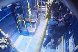 Atak na 15-latka w autobusie. Interweniowała kierująca