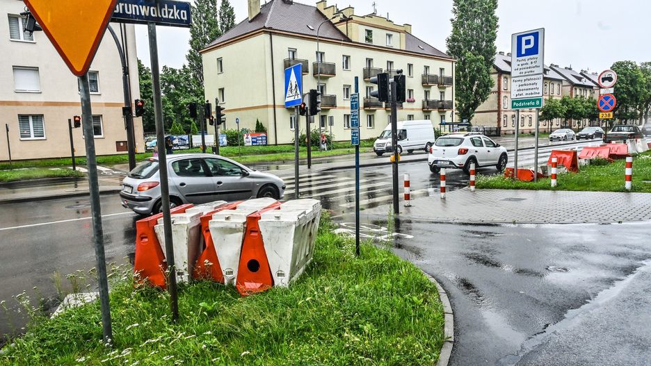 Drogowcy zachęcają do wcześniejszego planowania podróży, aby uniknąć opóźnień.