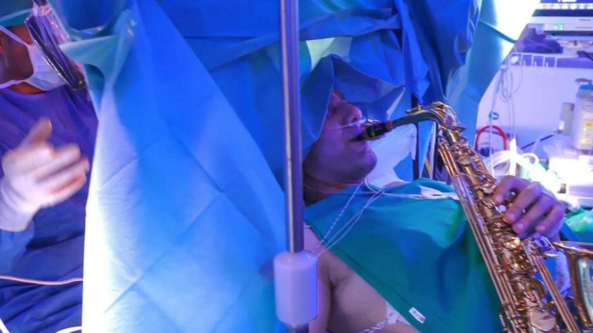 Muzyk grał w trakcie operacji