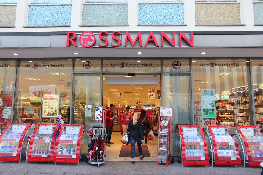 Nie, Rossmann nie rozdaje kuponów na Facebooku. To kolejny przekręt