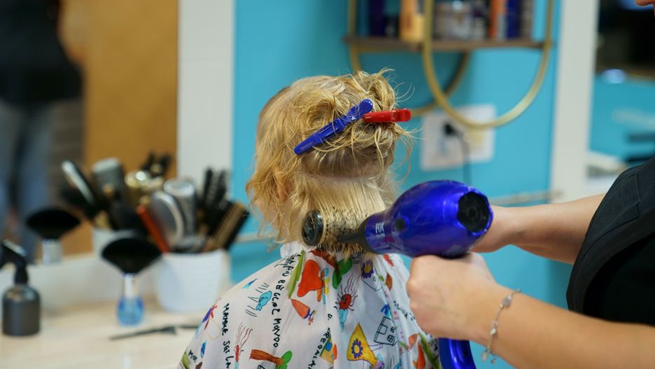 Proste fryzury dla dziewczynek – najciekawsze propozycje