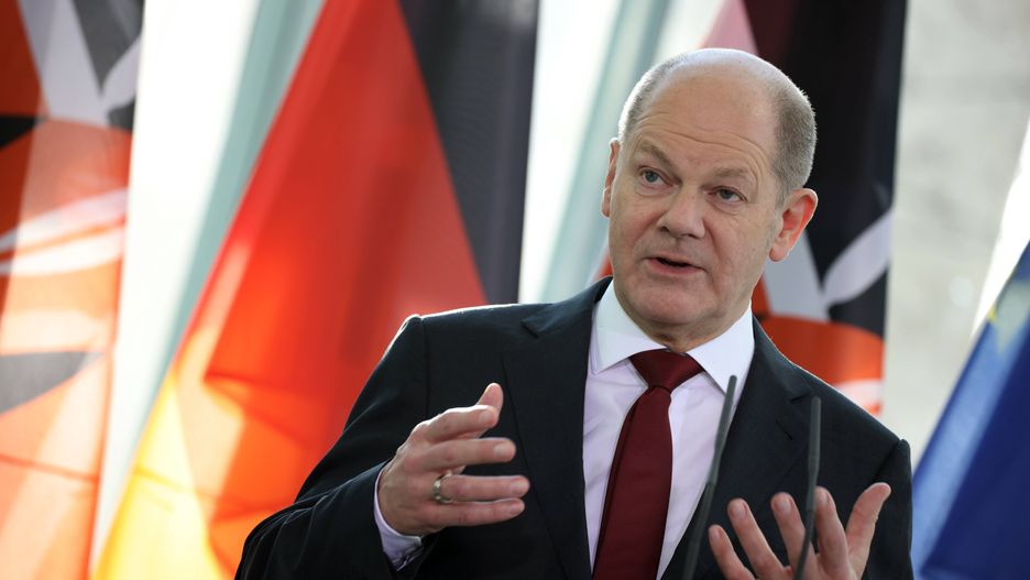 Kenyan President William Ruto visits Berlin
epa10547331 German Chancellor Olaf Scholz looks on during a joint press conference with Kenyan President William Ruto (not in the picture) at the Chancellery in Berlin, Germany, 28 March 2023. German Chancellor Olaf Scholz and Kenyan President William Ruto met for bilateral talks.  EPA/CLEMENS BILAN 
Dostawca: PAP/EPA.
CLEMENS BILAN