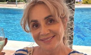 Wylaszczona Danuta Martyniuk wcina frykasy i śle pozdrowienia z wakacji. Pochwaliła się zdjęciem W BIKINI