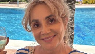 Wylaszczona Danuta Martyniuk wcina frykasy i śle pozdrowienia z wakacji. Pochwaliła się zdjęciem W BIKINI