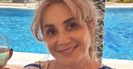 Wylaszczona Danuta Martyniuk wcina frykasy i śle pozdrowienia z wakacji. Pochwaliła się zdjęciem W BIKINI