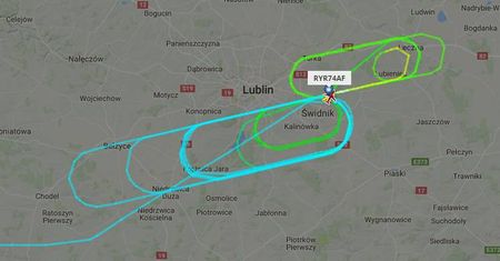 Samolot Ryanair przez półtorej godziny krążył nad lotniskiem w Świdniku