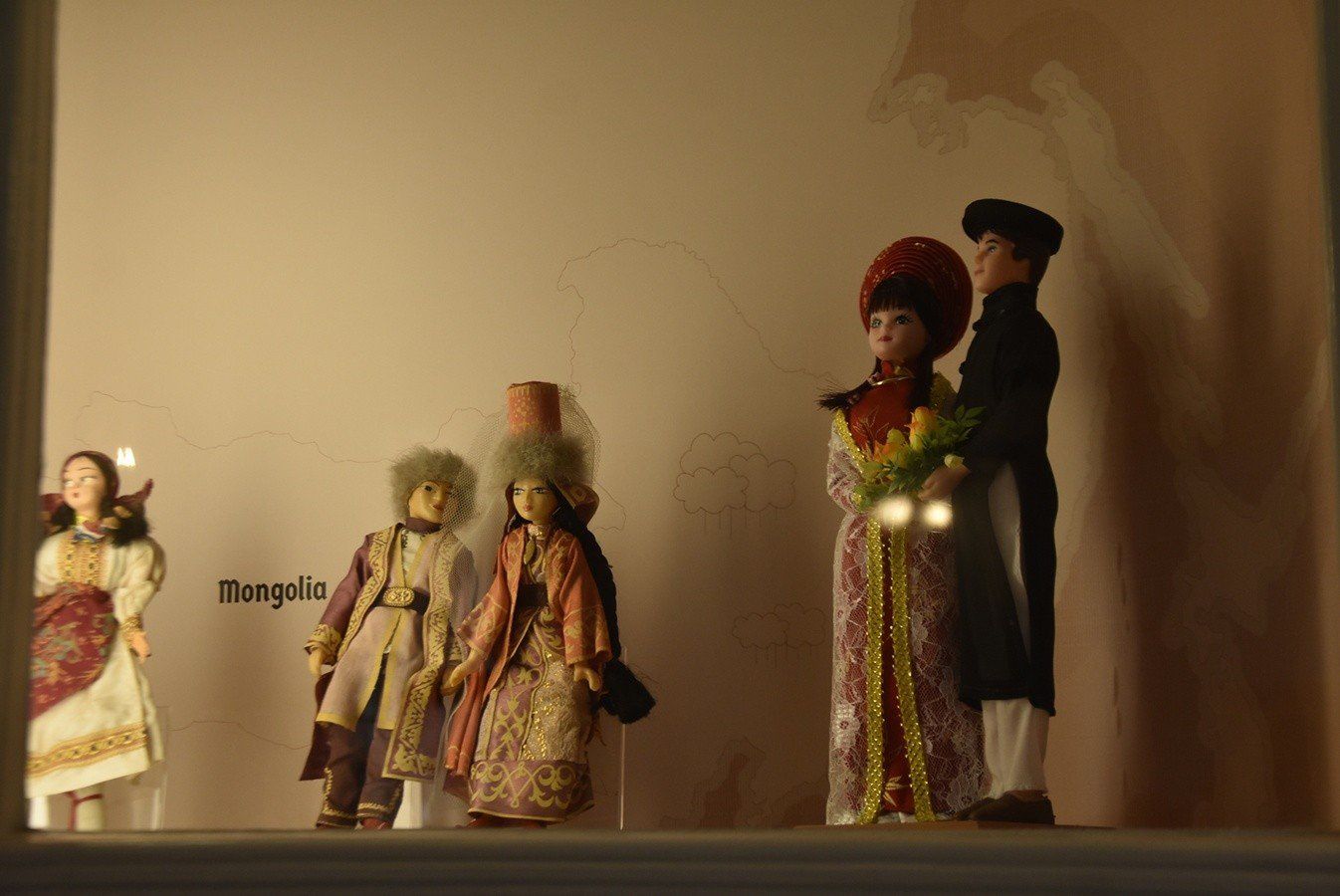 Muzeum Porcelany prezentuje cudowne lalki z różnych stron świata