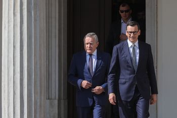 Kłopoty Morawieckiego i Glińskiego. CBA sprawdzają bliskie im fundacje