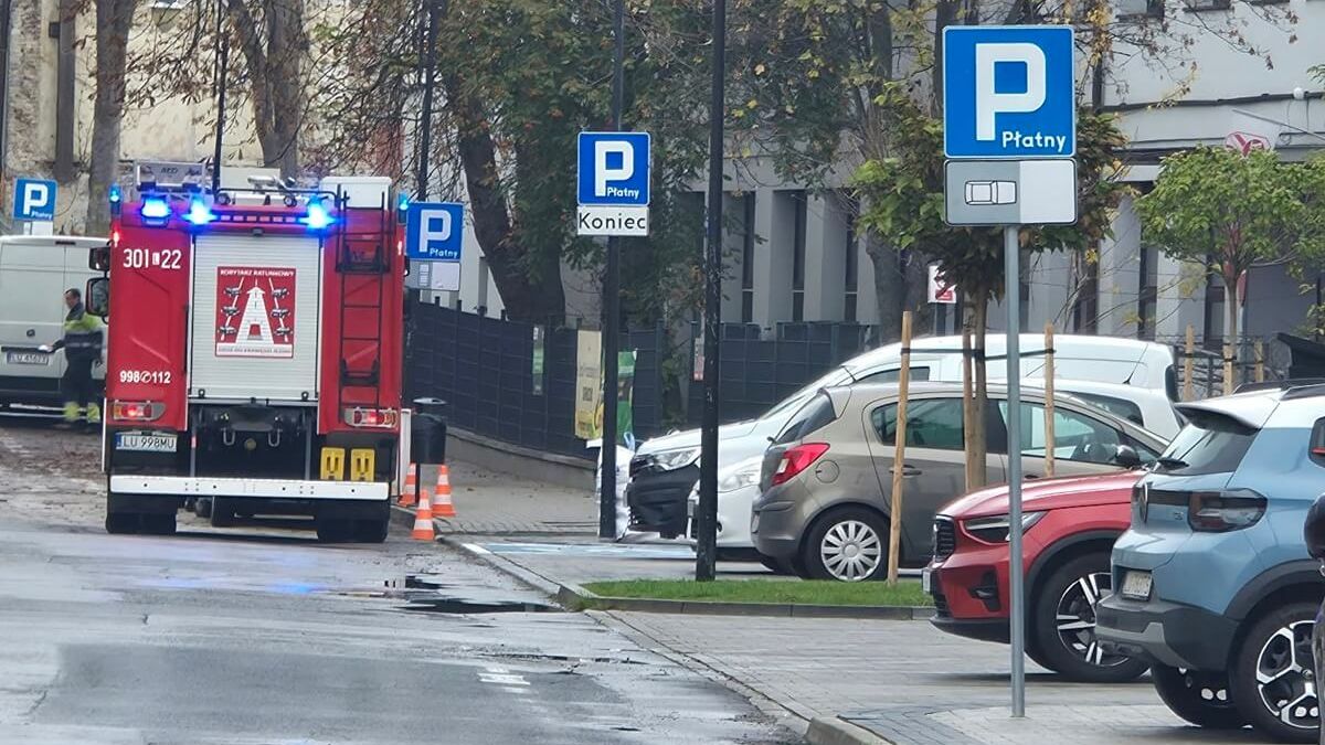 Interwencja strażaków w VII LO przy ul. Farbiarskiej