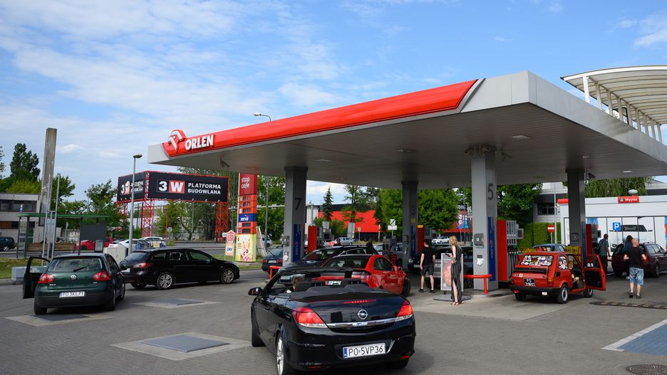 protest kierowc�w
Pozna�, 11.06.2022. Kierowcy blokuj� stacj� paliw Orlen przy ul. Ba�tyckiej w Poznaniu, 11 bm. protestuj�c w ten spos�b przeciwko wysokim cenom paliwa. (aldg) PAP/Jakub Kaczmarczyk
Jakub Kaczmarczyk
auto, benzynowa, blokada, Blokujemy Orlen, ceny, drogie, kierowcy, Orlen, paliwo, protest, stacja paliw, wysokie, akcja blokujemy orlen, poznaniu