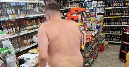 Prokurator chodził nago po Świdnicy. Sprawa wraca