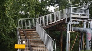Rybnik: Budowa nowej kładki w Boguszowicach wreszcie ruszy. Firma szykuje plac budowy