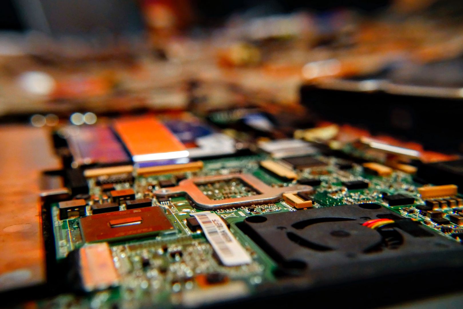 2319 produktów – tyle jest w samej tylko kategorii laptopy w Komputronik