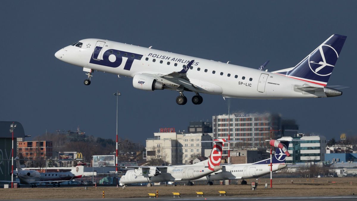 reporter_baza_2021-03
17.03.2021 Warszawa Lotnisko Chopina Start samolotu Embraer 175 PLL LOT, Fot Tomasz Jastrzebowski/REPORTER
Tomasz Jastrzebowski/REPORTER