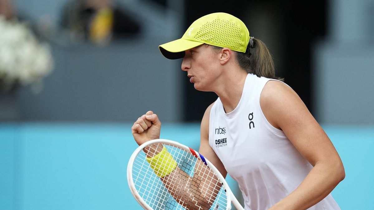 MADRID, SPAIN - APRIL 29: Iga Swiatek of Poland in action against Diana Shnaider of Russia during the Mutua Madrid Open 2025, ATP Masters 1000 and WTA 1000 tennis tournament, celebrated at Caja Magica on April 29, 2025 in Madrid, Spain. (Photo By Oscar J. Barroso/Europa Press via Getty Images)