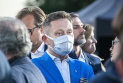 Rabiej o zakażeniu koronawirusem: dreszcze, duszności, nadwrażliwość na światło