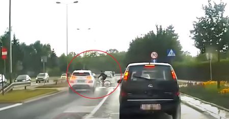 Wjechał w rowerzystkę na pasach. Przerażające nagranie