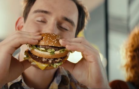 40 proc. więcej na reklamy McDonald’s. Biedronka z większym wzrostem od Lidla i Media Expert