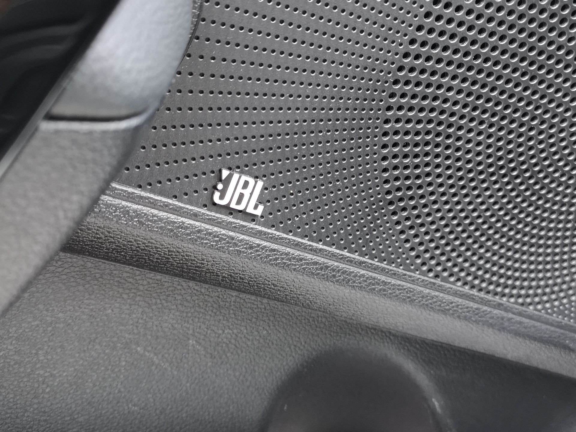 Kia Ceed: systemy bezpieczeństwa oraz audio JBL 14