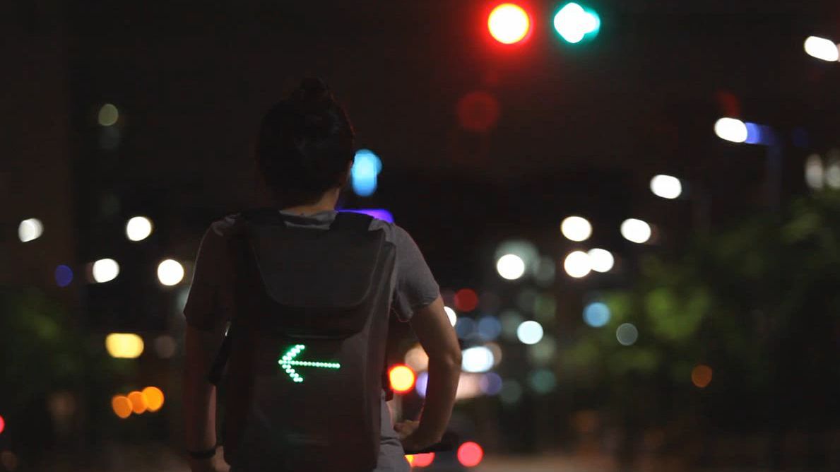 Po co jest ta strzałka na plecaku...? 1