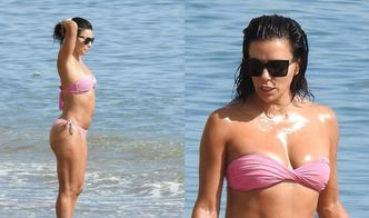 48-letnia Eva Longoria eksponuje umięśnioną sylwetkę na plaży w Marbelli (ZDJĘCIA)