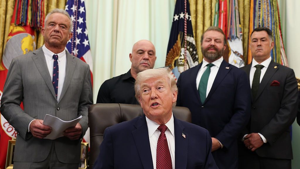 Sondaż: Amerykanie wiążą podwyżki cen paliw z decyzjami Trumpa