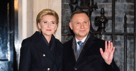 Agata Kornhauser-Duda postawiła na elegancki płaszcz na wiosnę. Ten kolor naprawdę jej służy