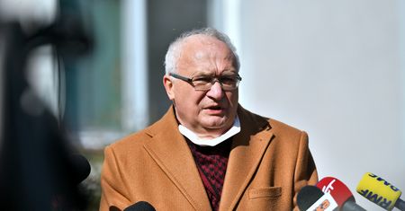 Prof. Simon odpowie za wystąpienie w reklamie maseczek? Sprawę zbada rzecznik odpowiedzialności zawodowej